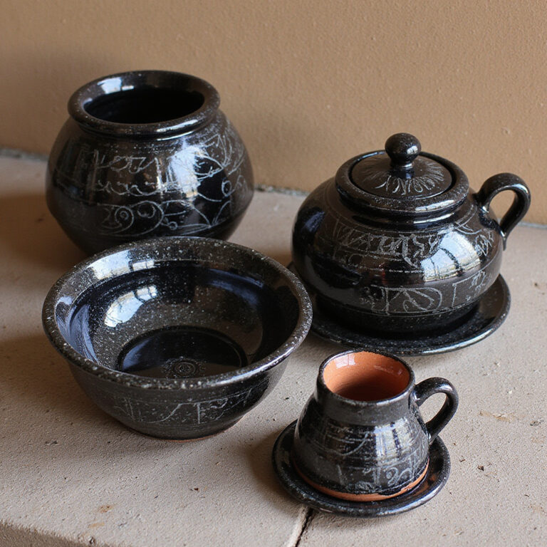 Piękne przykłady ceramiki barro negro z Meksyku, tradycyjne rzemiosło