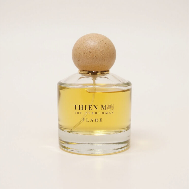 Rzeka Perfumowa w Hue z łodziami sampan na tle pagody Thien Mu